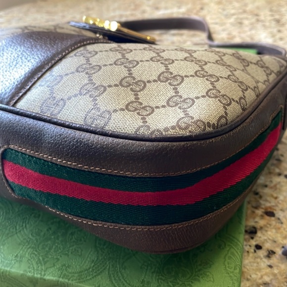 Authentic Gucci Supreme Sherry Line Leather Shoulder Bag. - Picture 9 of 17